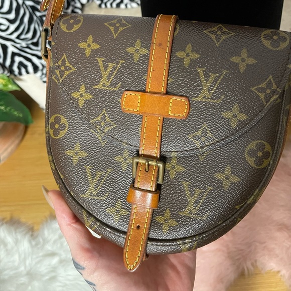 Louis Vuitton Chantilly crossbody bag - Picture 5 of 14